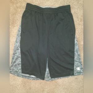 Boys youth 14/16 Champion shorts. D10